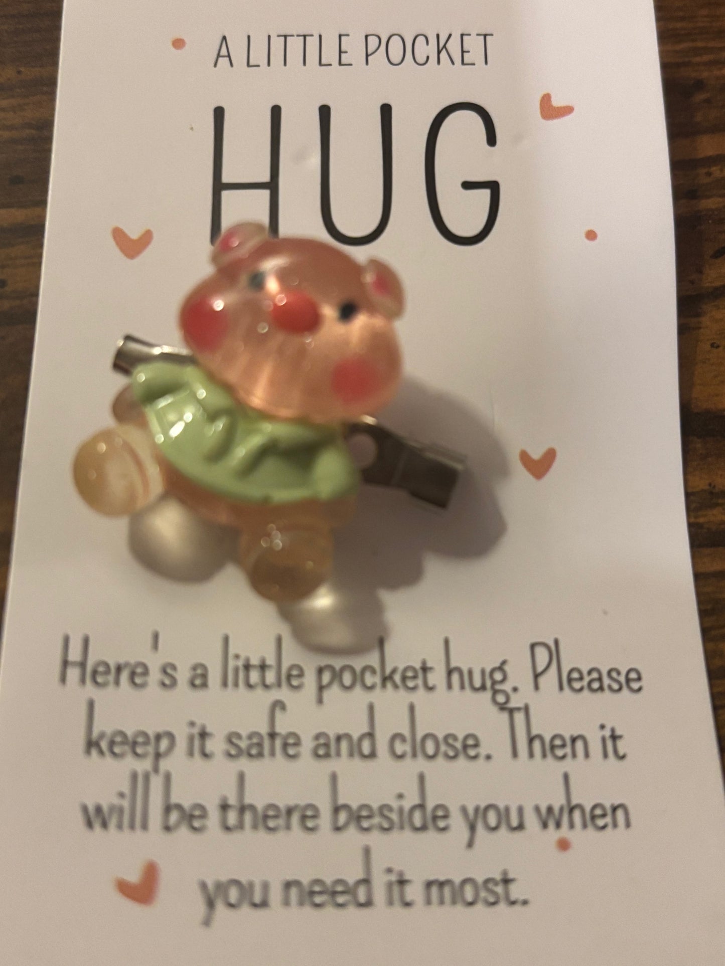 Piggy hugs pin