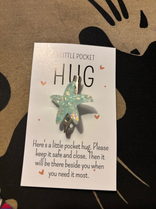 Star fish hug pin